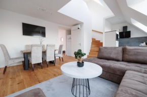 SYMPHONY Apartments 39 - Modern Loft with Terrace and Grill in Central Location